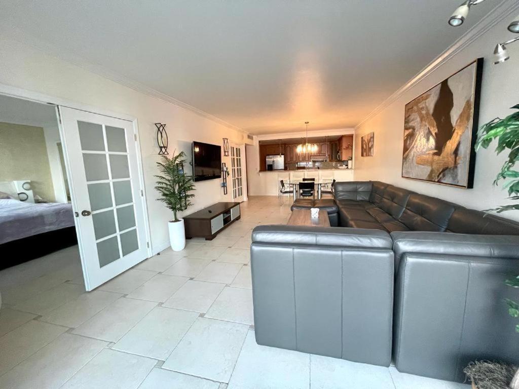 Miami Beach Collins Ave Apartments Free Parking ซันนีไอลส์บีช ภายนอก รูปภาพ
