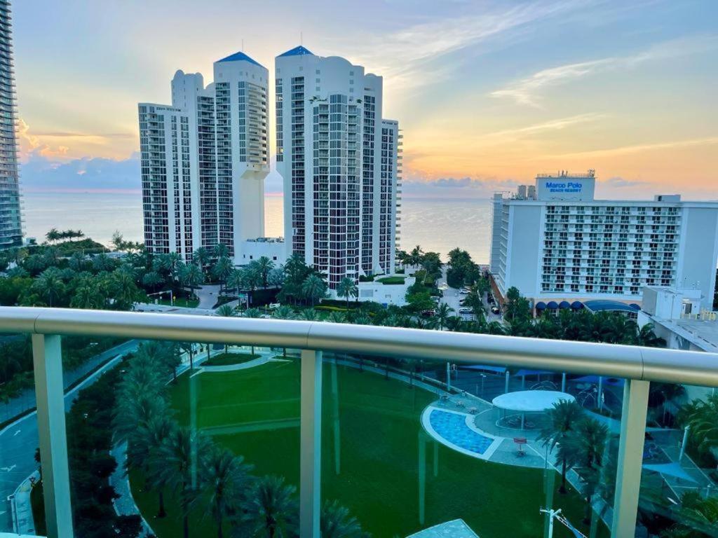 Miami Beach Collins Ave Apartments Free Parking ซันนีไอลส์บีช ภายนอก รูปภาพ